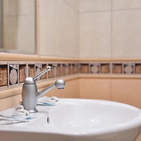 Granit דירה זקופאנה